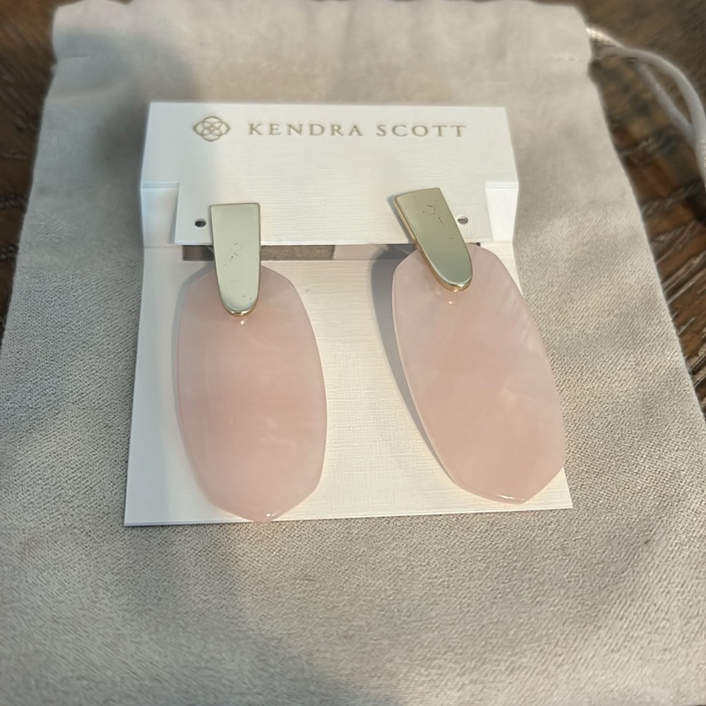 Kendra Scott Aragon Rose Quartz/Gold Dangle Earrings